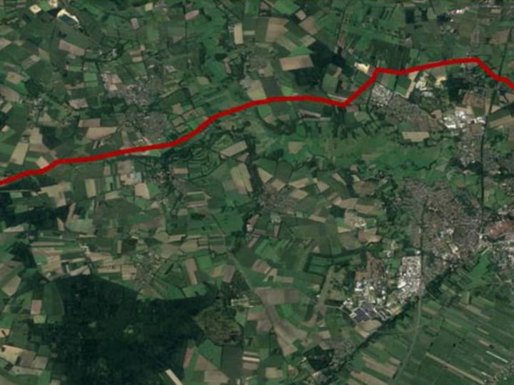 Google Earth<sub>®</sub> map with a drawn pipeline in red Google Earth map with a drawn pipeline in red