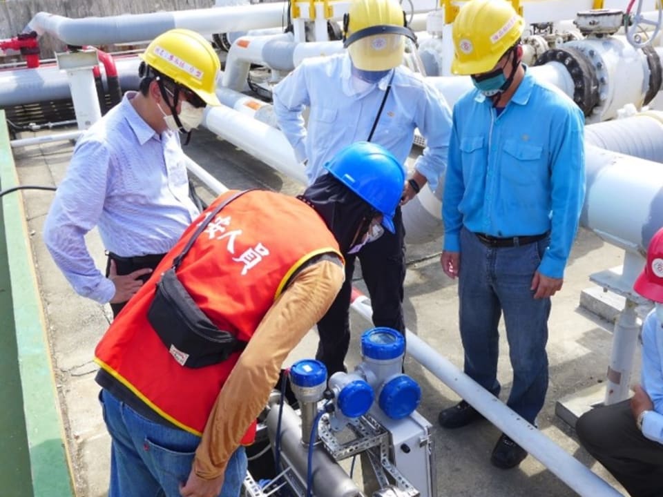 Inspector checks pipeline safety system taiwan